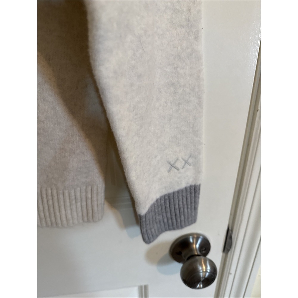 Uniqlo x KAWS Souffle Yarn Crewneck Sweater Size 13 Beige & Gray - Picture 3 of 8